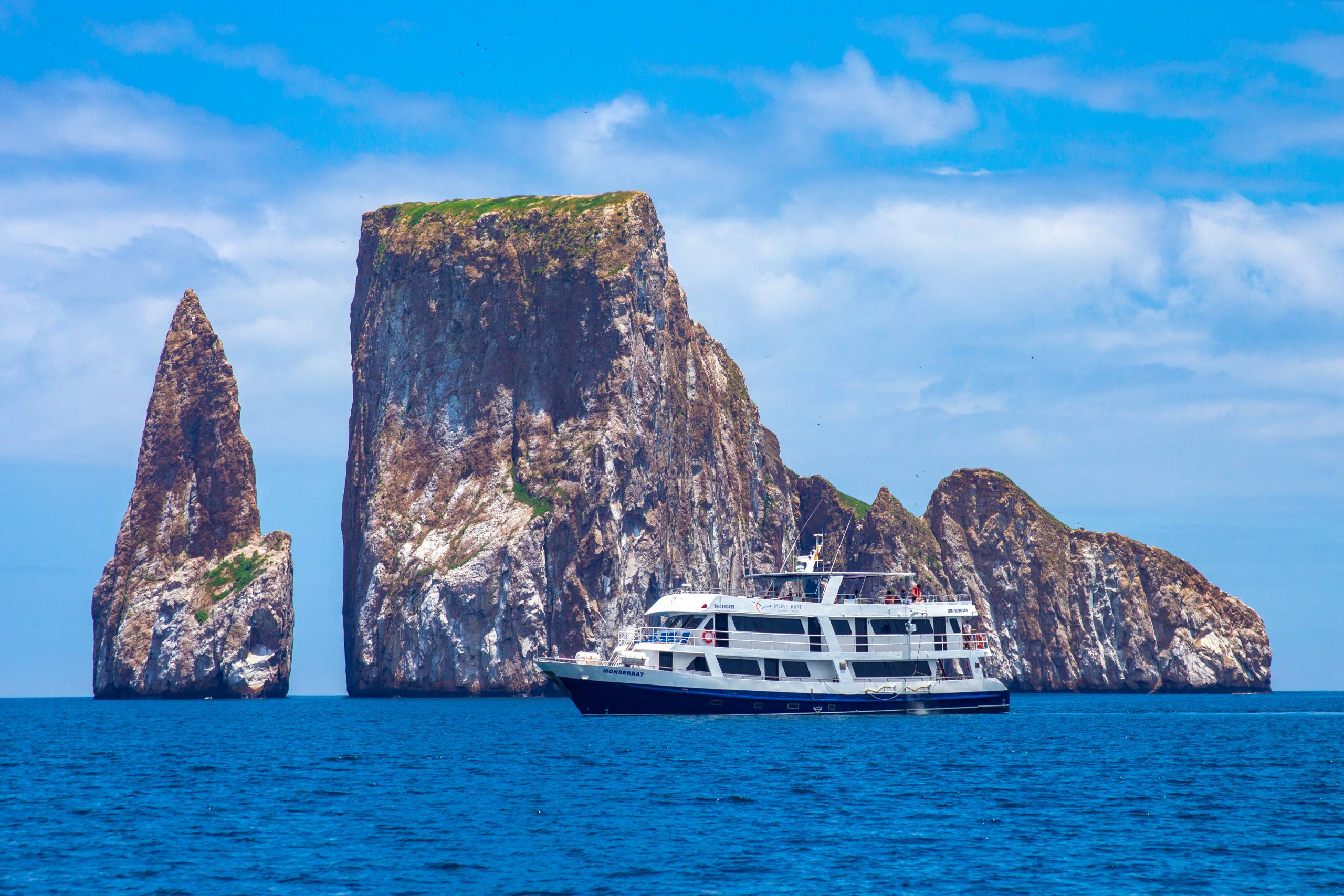 Monserrat-Galapagos-Cruises-Panoramic-Kicker-Rock-Leon-Dormido-2021-10-scaled